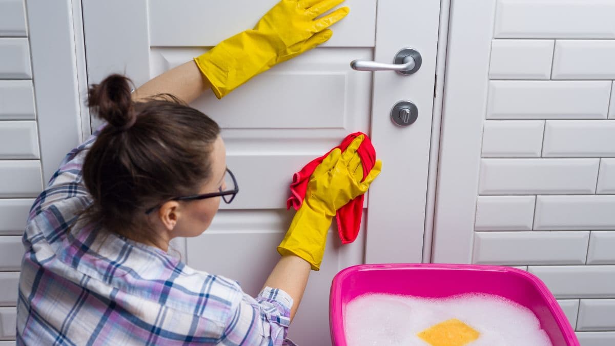 Tổng vệ sinh nhà cửa "thần tốc": Bí kíp dọn dẹp nhà sạch bong từ A-Z chỉ trong 1 ngày